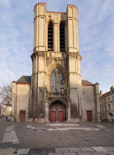 De sobere laatgotische Sint-Michielskerk in Gent