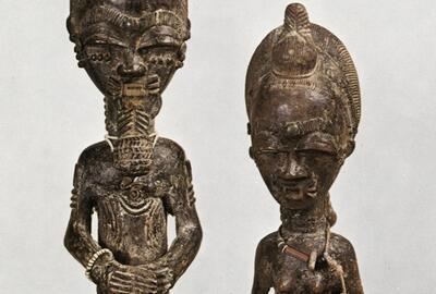 Staande mannelijke en vrouwelijke figuur, Baule-Atieh, West-Afrika