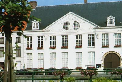 Aan de overkant van de Schelde in Oudenaarde schittert het Huis de Lalaing.  Foto: Technifoto - Oudenaarde 