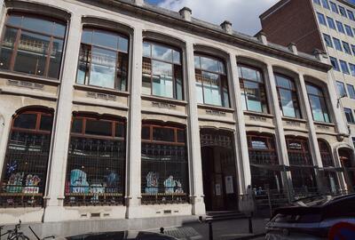 Belgich Stripcentrum voorgeveBelgisch Stripcentrum, Zandstraat 20, Brussel. Gevestigd in het voormalig warenhuis van Waucquez, dat in 1903 door Victor Horta werd ontworpen. 
