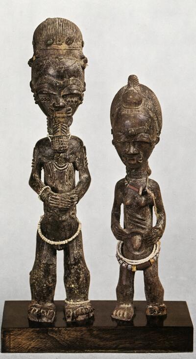 Staande mannelijke en vrouwelijke figuur, Baule-Atieh, West-Afrika