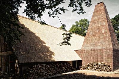 Bokrijk, De achterzijde van De Superette met de grote schouw