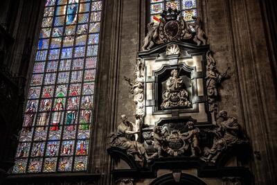 Monument van de familie de la Tour et Tassis in de Zavelkerk, Onze-LieveVrouw-ter-Zegekerk,