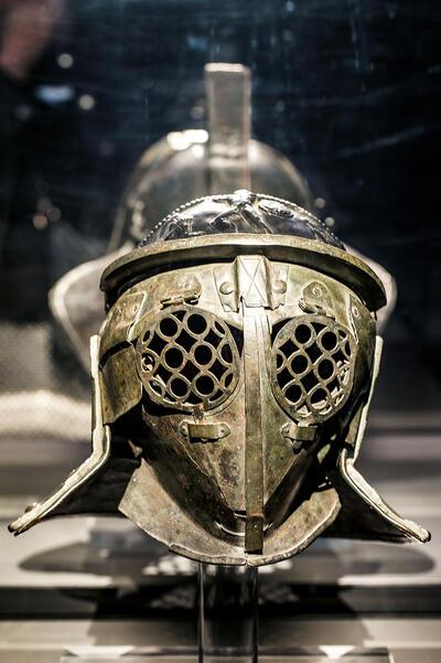 Helm van een provocator, Pompeï, tweede helft 1ste eeuw n. Chr., brons,  Gallo-Romeins Museum,