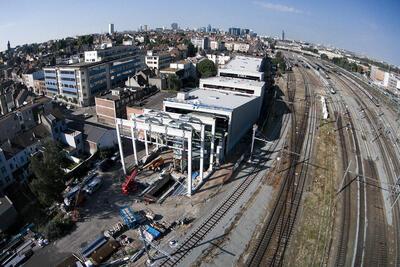 Luchtfoto van het spoorwegmuseum in opbouw