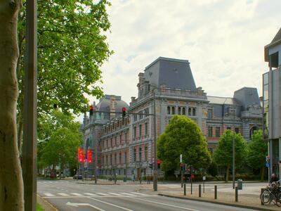 Gerechtsgebouw Antwerpen (hoek met de Anselmostraat)