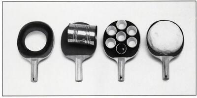 ''Altered Ping-Pong Rackets" ( 1965), George Maciunas, ping-pongraketten en mixed-media. Fluxusverzameling Gilbert en Lila Silverman, Detroit