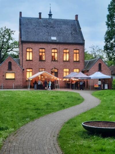Vernissage tentoonstelling Verstilling van Kristel Van Ballaer in Hofke van Chantraine