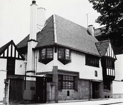 Antoine Pompe (1873-1980),  Een woning met garage, architectuur, Interbellum