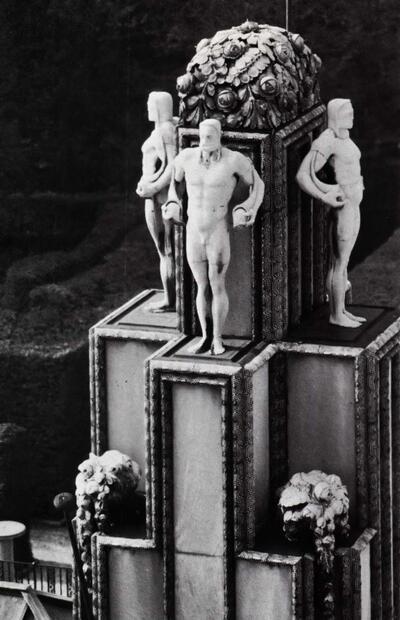 Josef Hoffmann (1870-1956), Het Stoclethuis, algemeen gezicht op de traptoren,