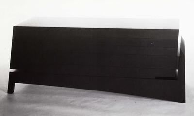 Emile Veranneman, Dressoir in donkergrijze lak, meubel