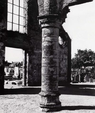 Oude kerk, Ettelgem  Gotische zuil. Ruïnes, Monumenten