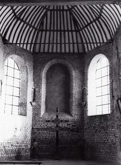 Oude kerk, Ettelgem. Interieur. Ruïne, Monumenten