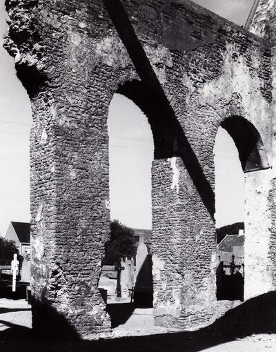 Oude kerk, Ettelgem. Noordelijke pijlerarcade. Ruïne, Monumenten