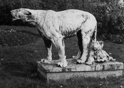 Josué Dupon (1864-1935), Leeuwin met welp, 1902. Dieren als model in de Vlaamse schilder- en Beeldhouwkunst