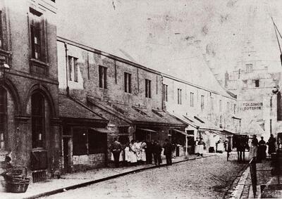 Anoniem, Gent, de Pensmarkt en penshuisjes. Omstreeks 1870. Fotografie