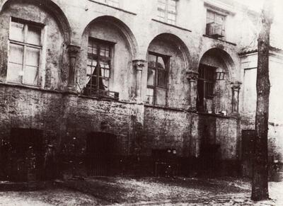 Anoniem, Gent, binnengezicht van het Gravensteen. Vóór 1881. Fotografie