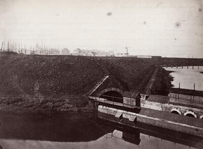 Edmond Fierlants, Antwerpen, "Sluis leidende de waters van de Schijn naar de Vuylvest",  1860-1862. Fotografie