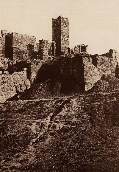 Eugène Piot (Frankrijk, 1812-1890), De propyleeën van de Akropolis Athene, zicht vanop de Areopagusheuvel, 1852. Fotografie