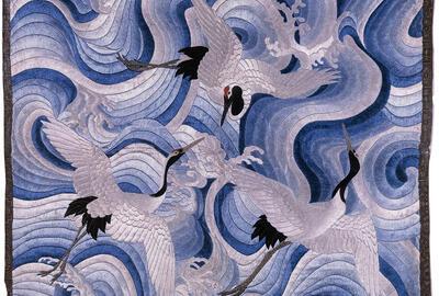 Siegfried Bing, Stof met drie kraanvogels die over de golven vliegen, Japan, negentiende eeuw,