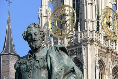 Rubens standbeeld Groenplaats Antwerpen - Bron: Wikipedia